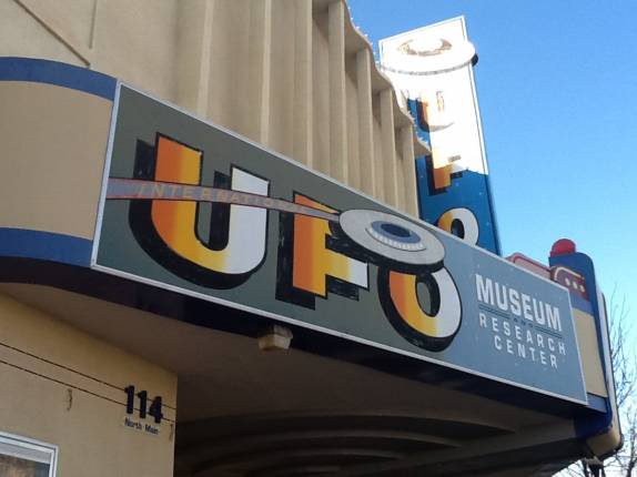 Entrada do Museu de Ufologia de Roswell, no Novo México, nos Estados Unidos